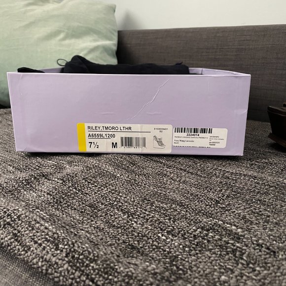 Vera Wang Lavender Platform Wedge, worn ONCE. In original box w/ Dust Bag! - Picture 3 of 8